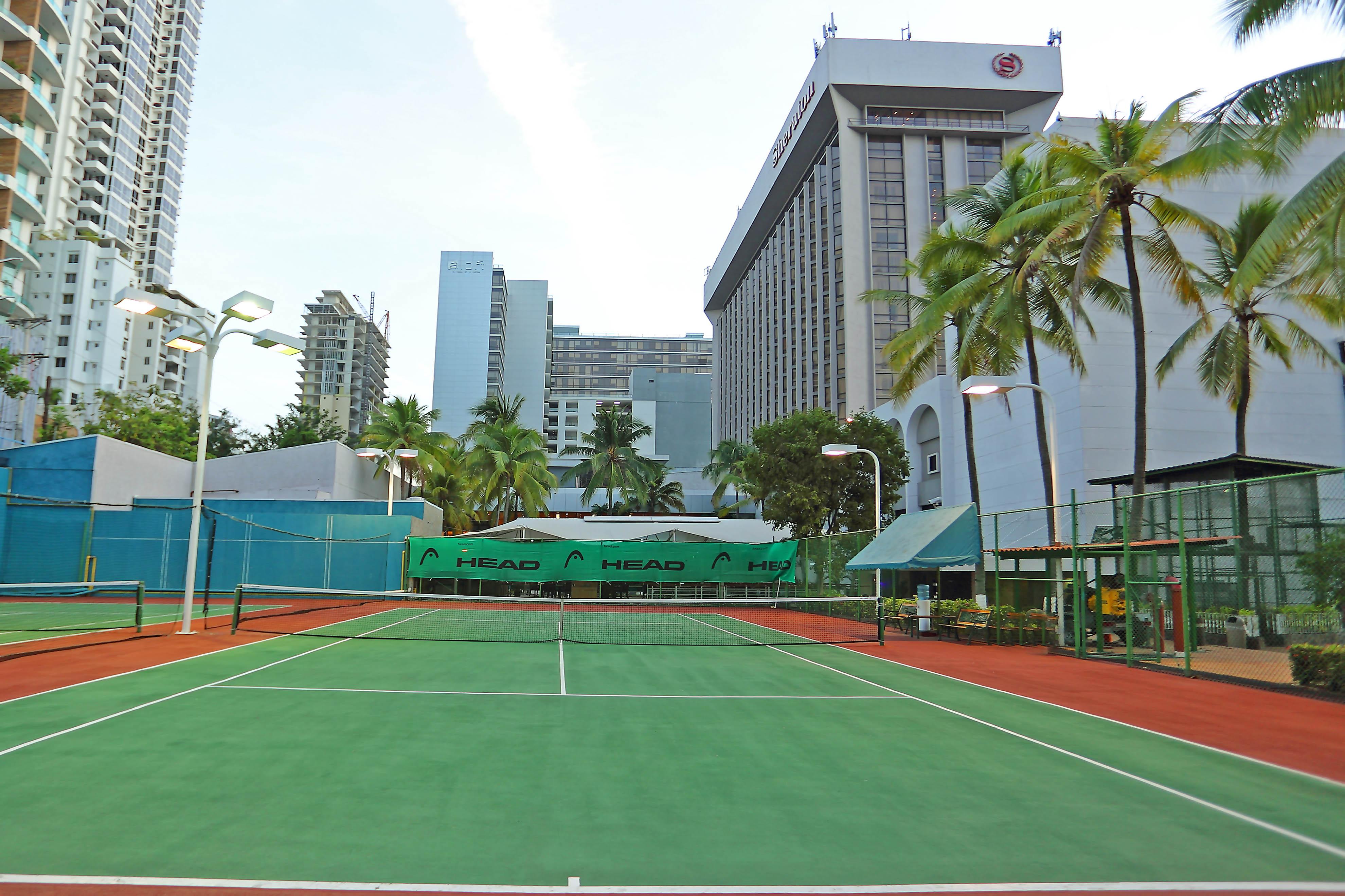 Sheraton Grand Panama Exterior foto Tennis courts at the hotel