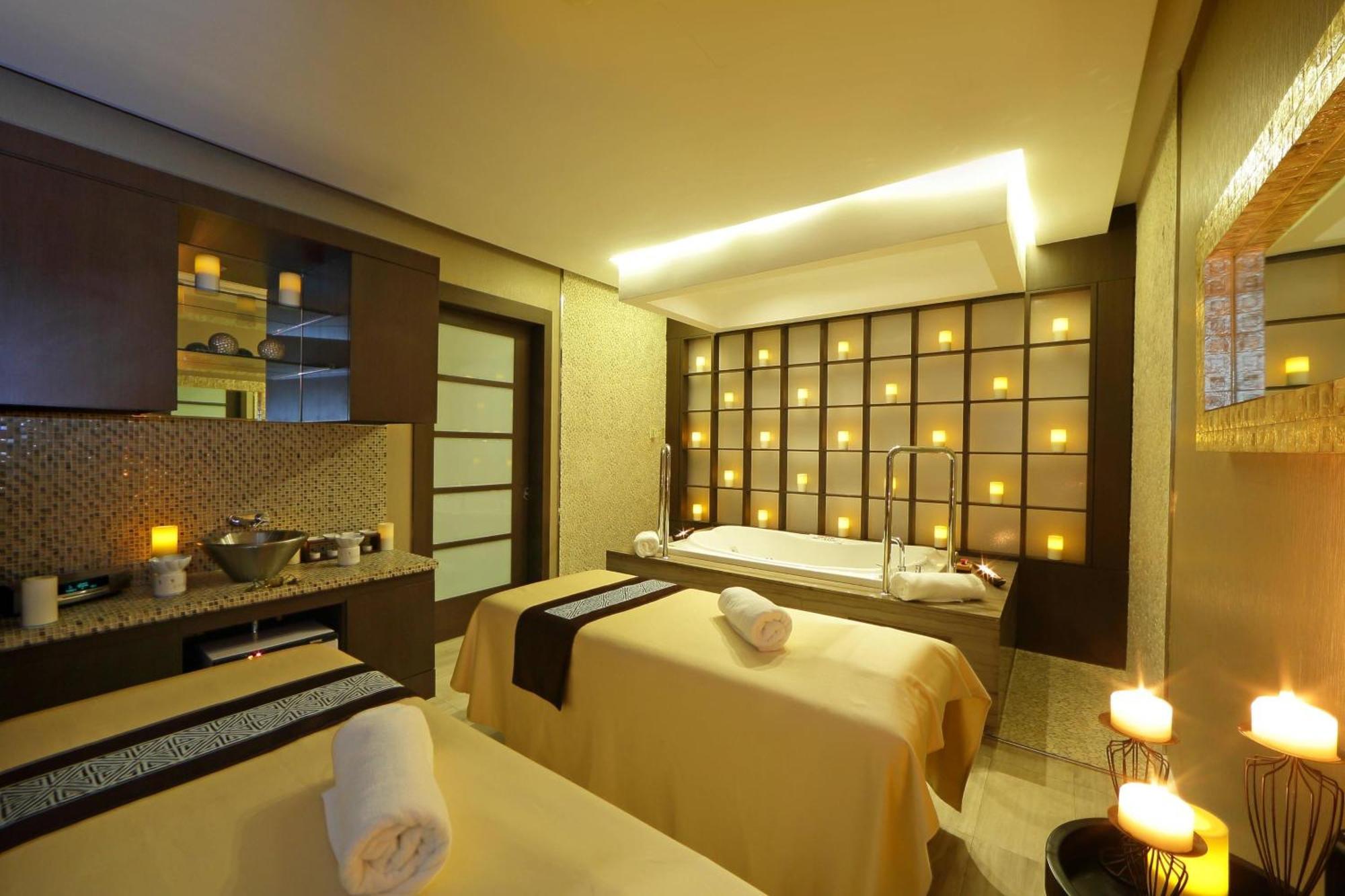 Sheraton Grand Panama Exterior foto A spa treatment room